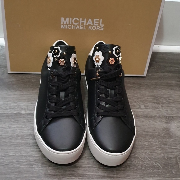 Shoes - Picture 4 of 4